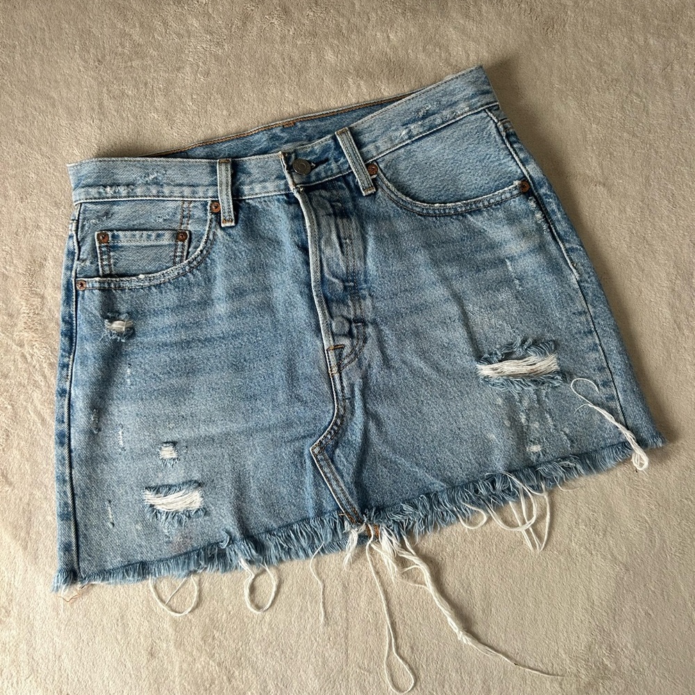 Levi’s Distressed Denim Mini Skirt• 28